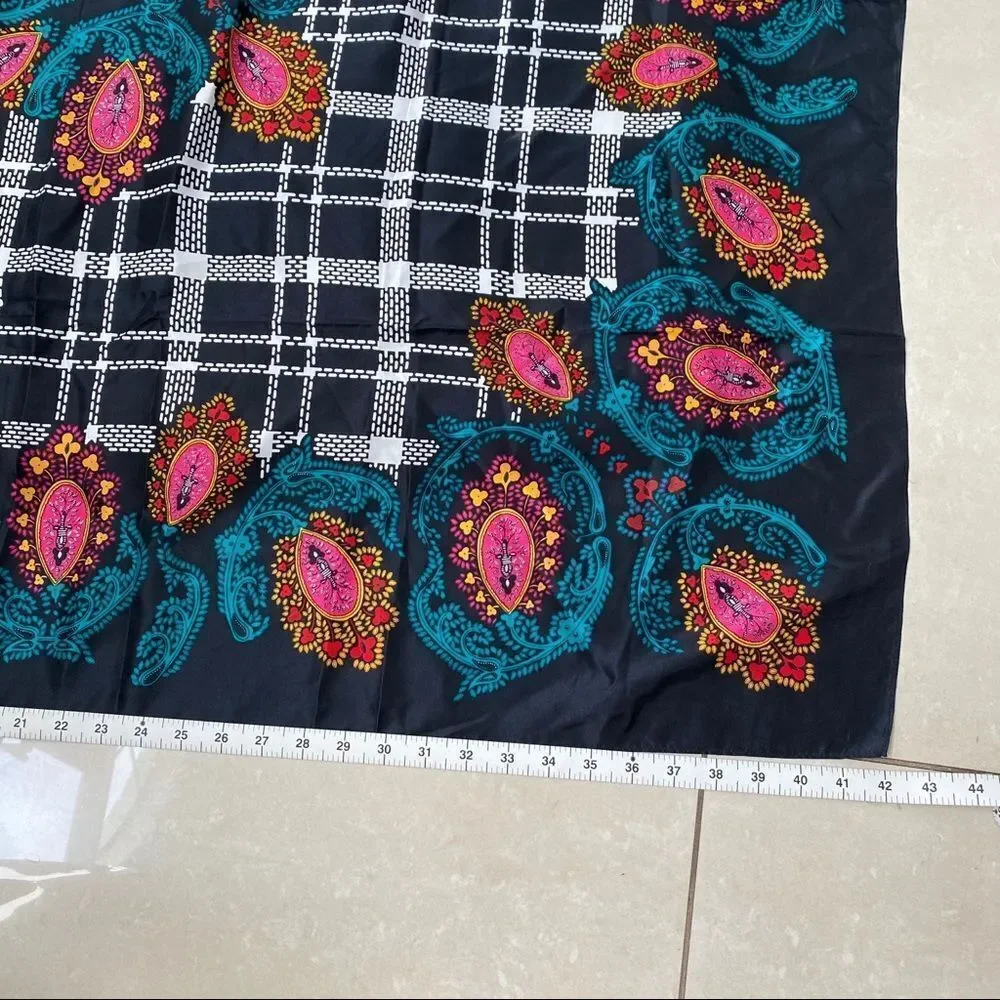 Diane Von Furstenberg vintage 100% silk scarf 42”